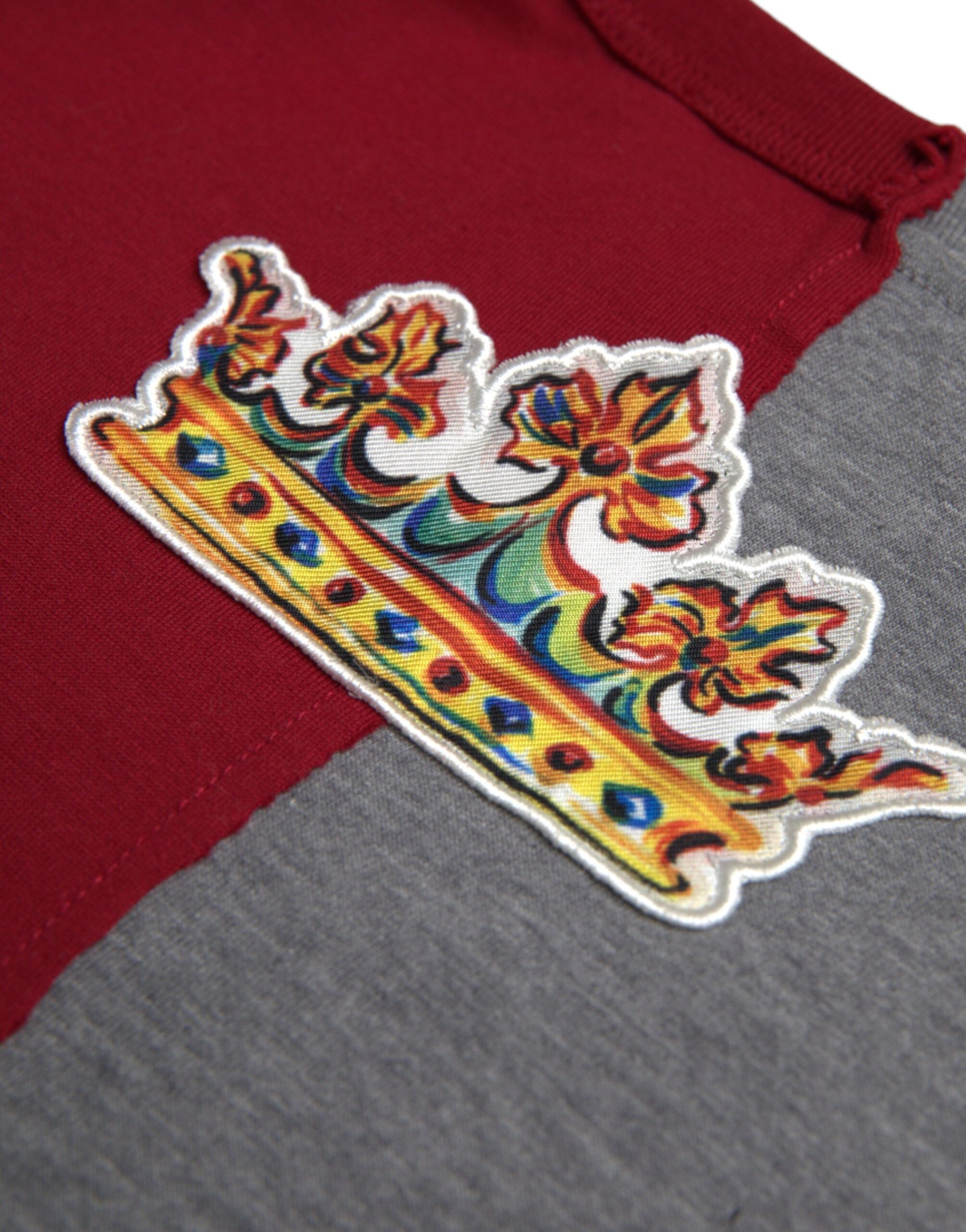 Mehrfarbiges T-Shirt mit kurzen Ärmeln und Grafik