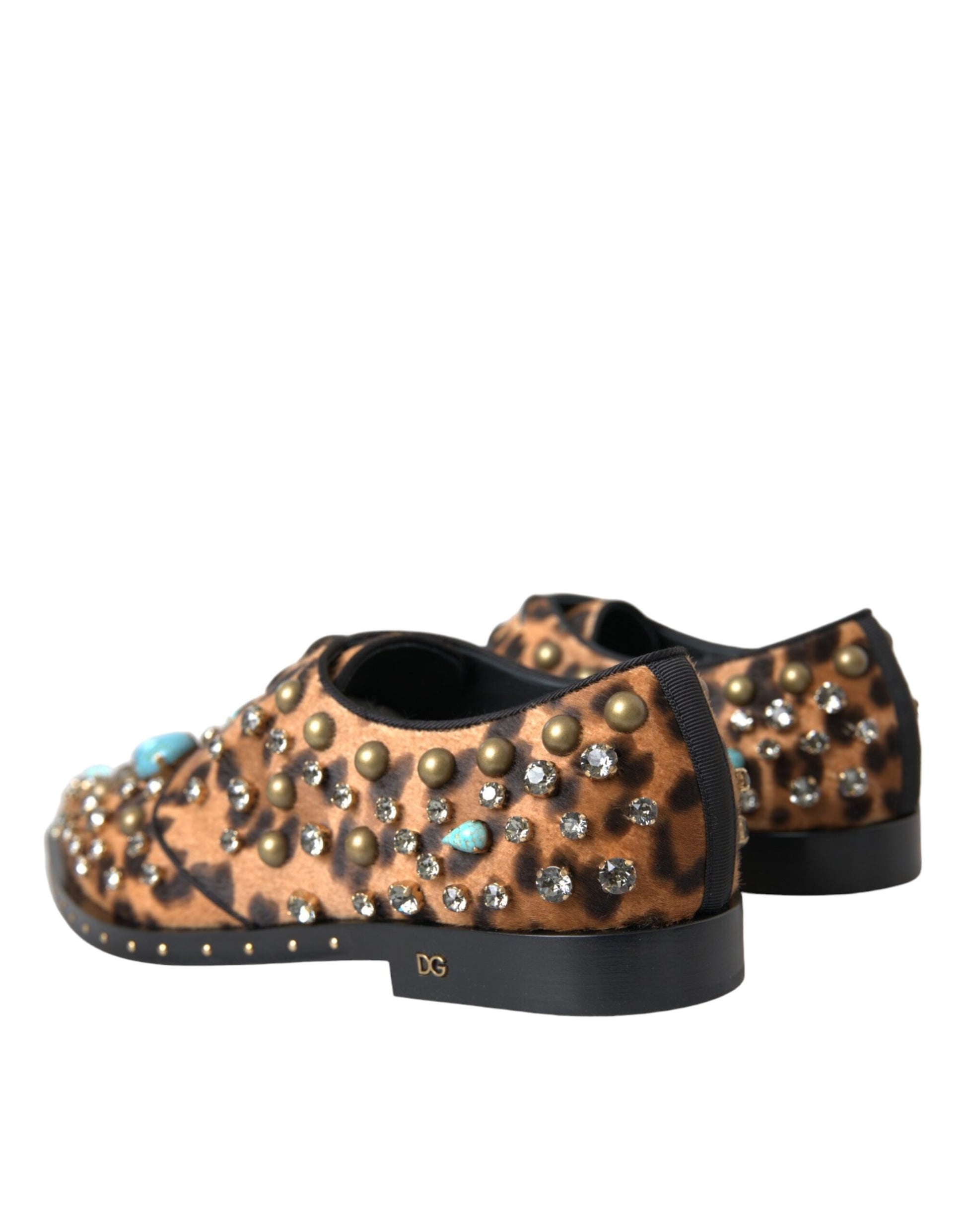 Braunes Leopardenhaar, Kristallkleid, Broque-Schuhe