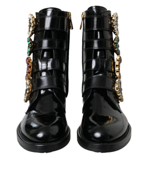 Schwarze Lederstiefel mit Kristallschnallen