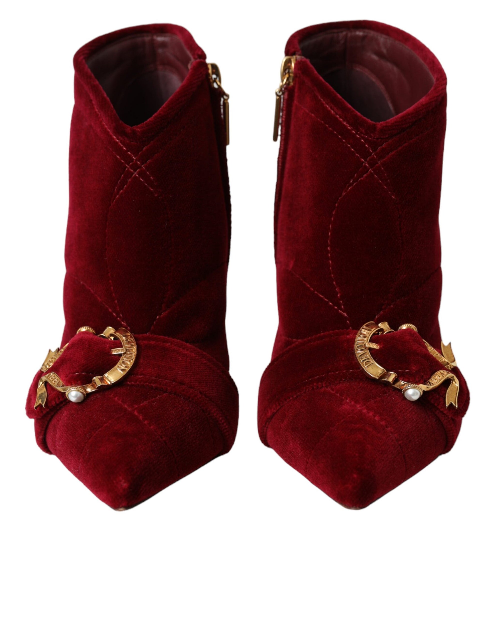 Dunkelrote Samtstiefel mit Schnalle von Devotion