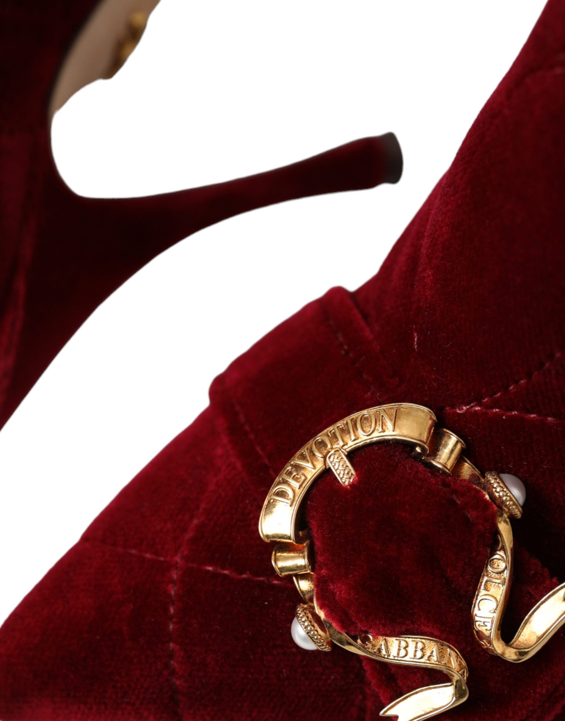 Dunkelrote Samtstiefel mit Schnalle von Devotion