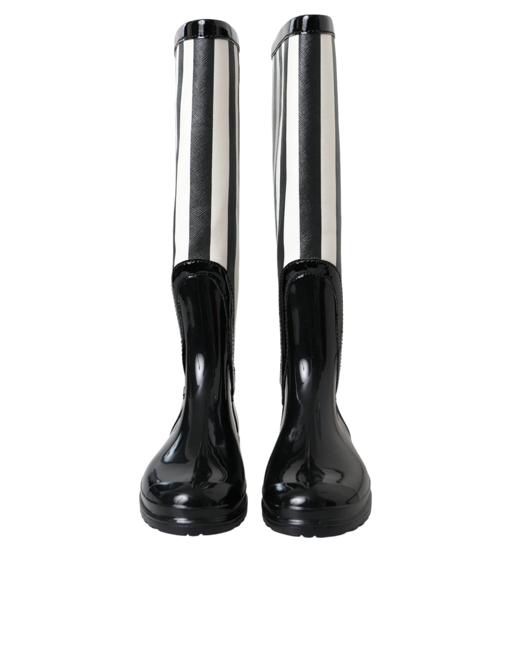 Schwarze kniehohe flache Gummistiefel