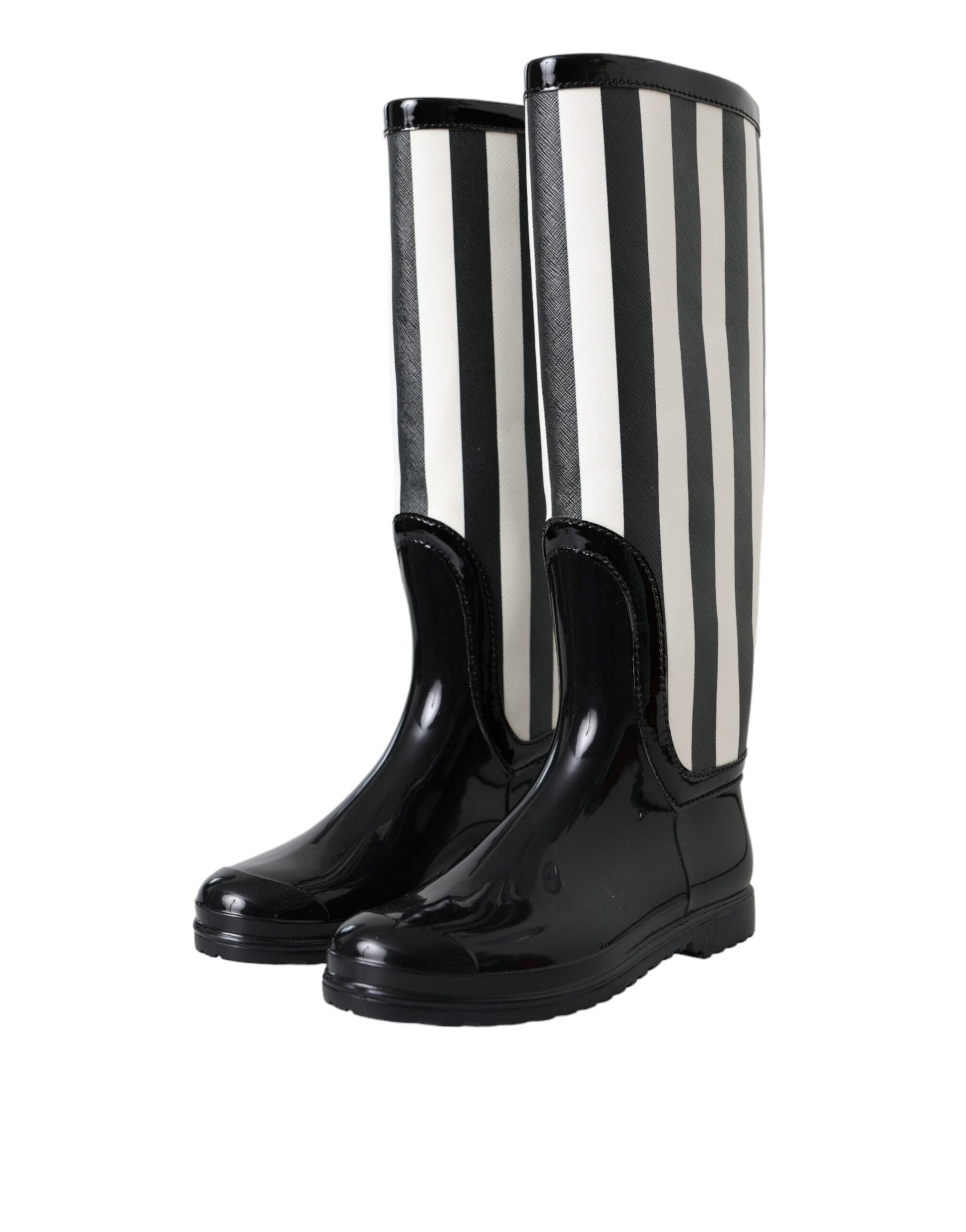 Schwarze kniehohe flache Gummistiefel