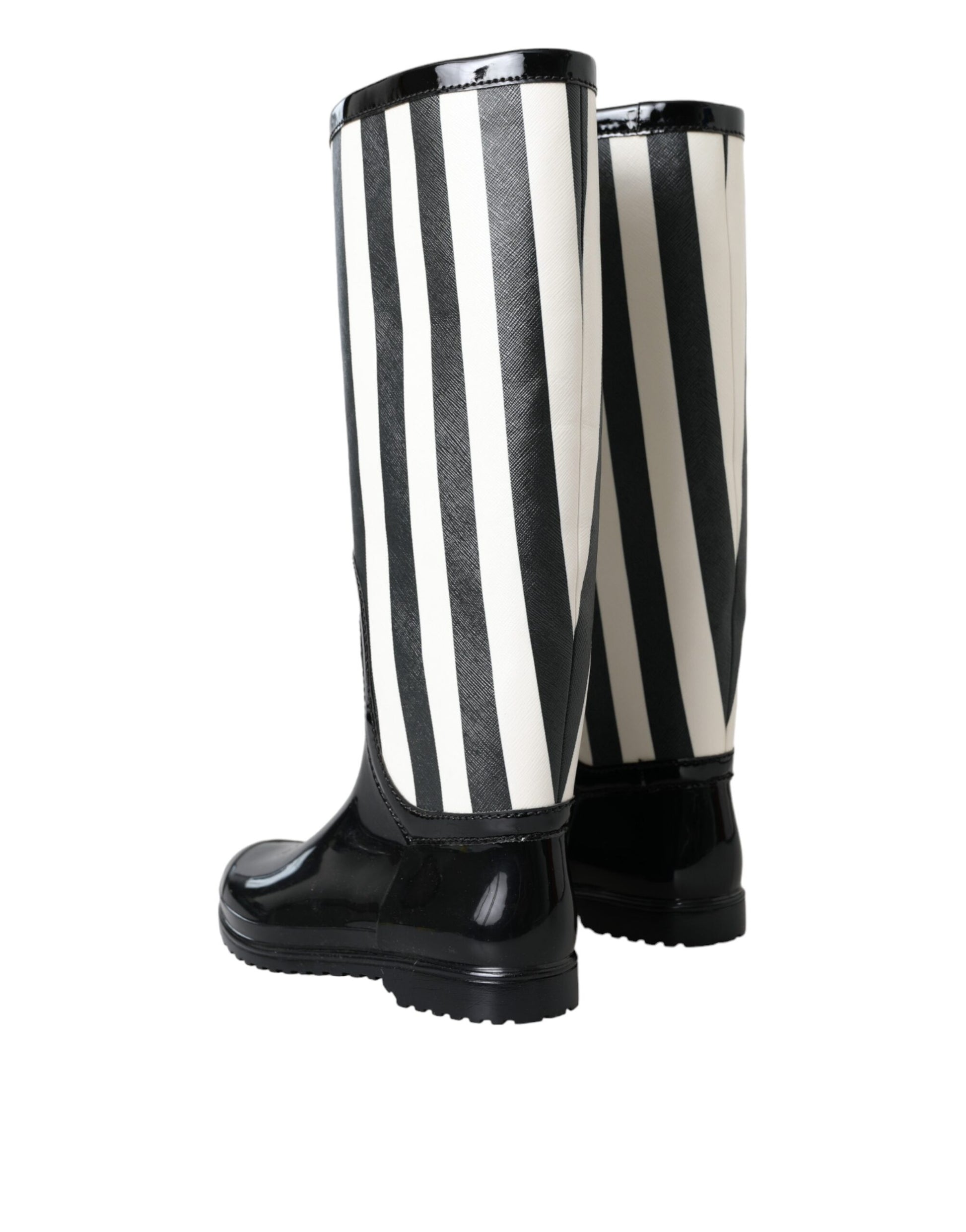 Schwarze kniehohe flache Gummistiefel