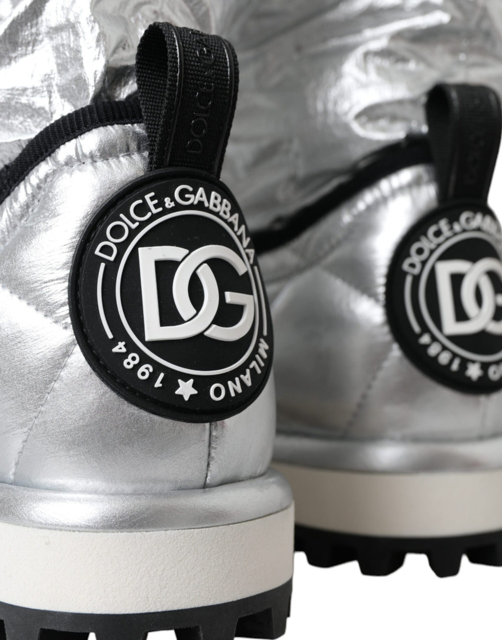 Stiefeletten mit gestepptem Logo-Patch in Metallic-Silber