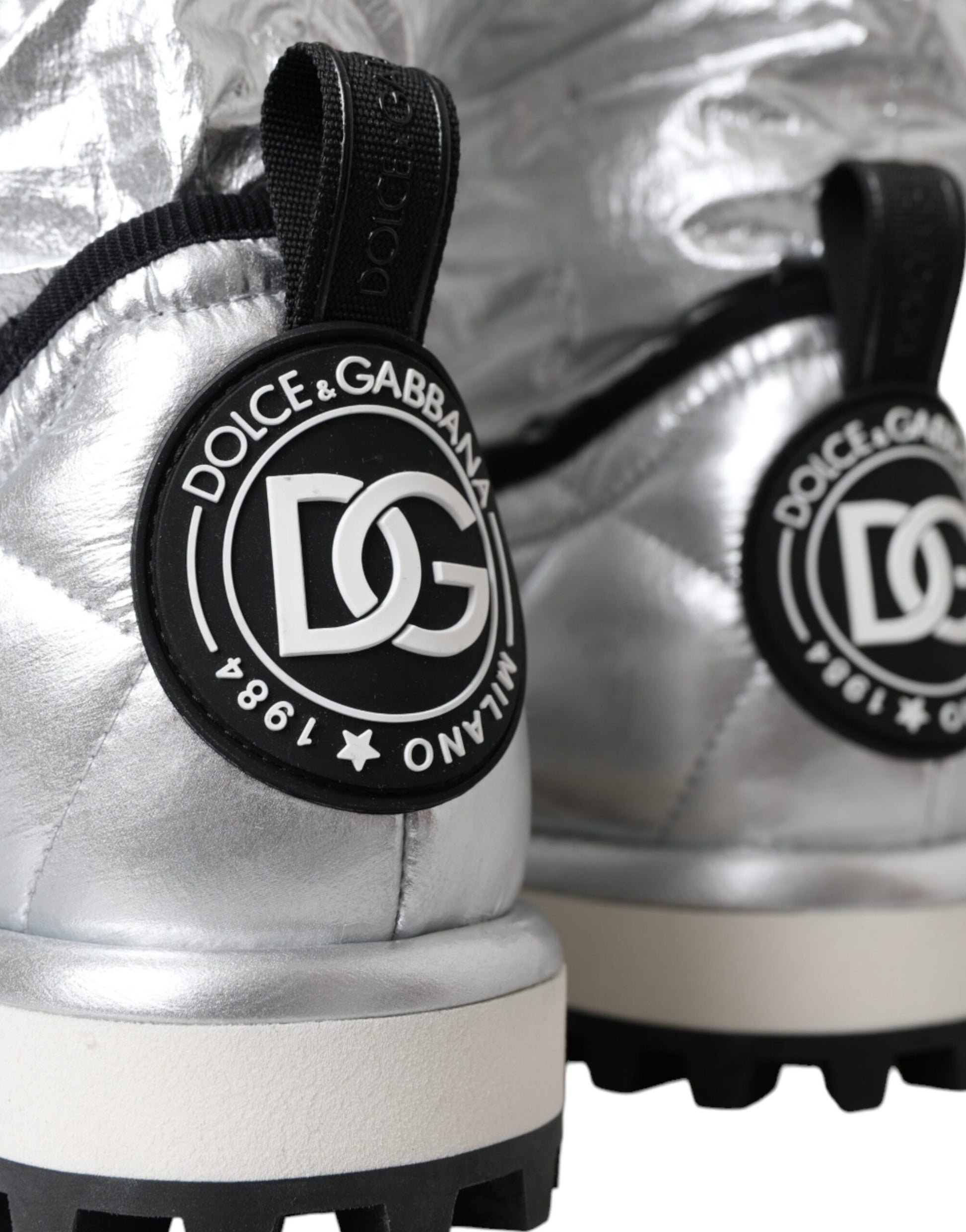 Stiefeletten mit gestepptem Logo-Patch in Metallic-Silber