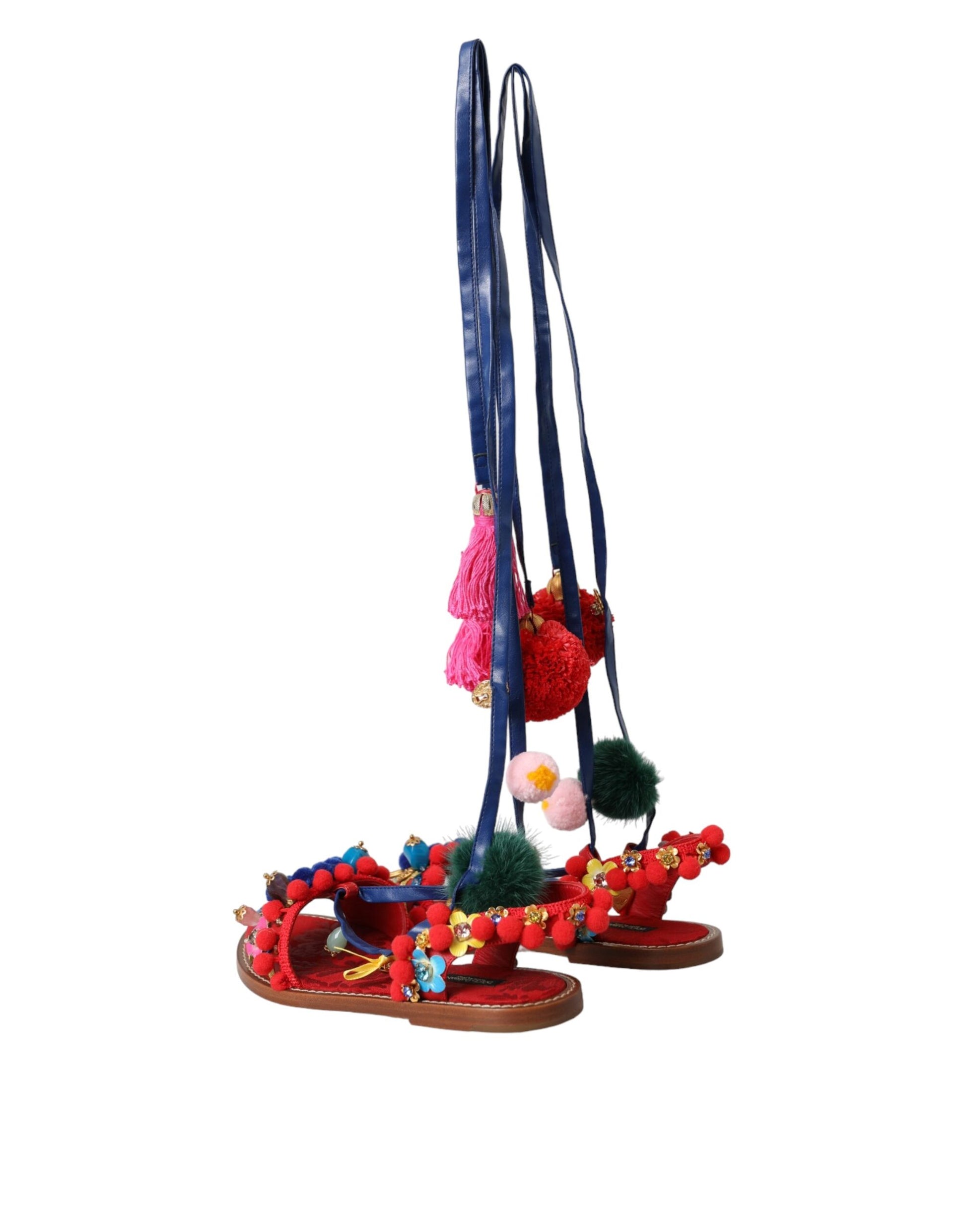 Mehrfarbige Sandalen mit Fellumschlag und Bommeln