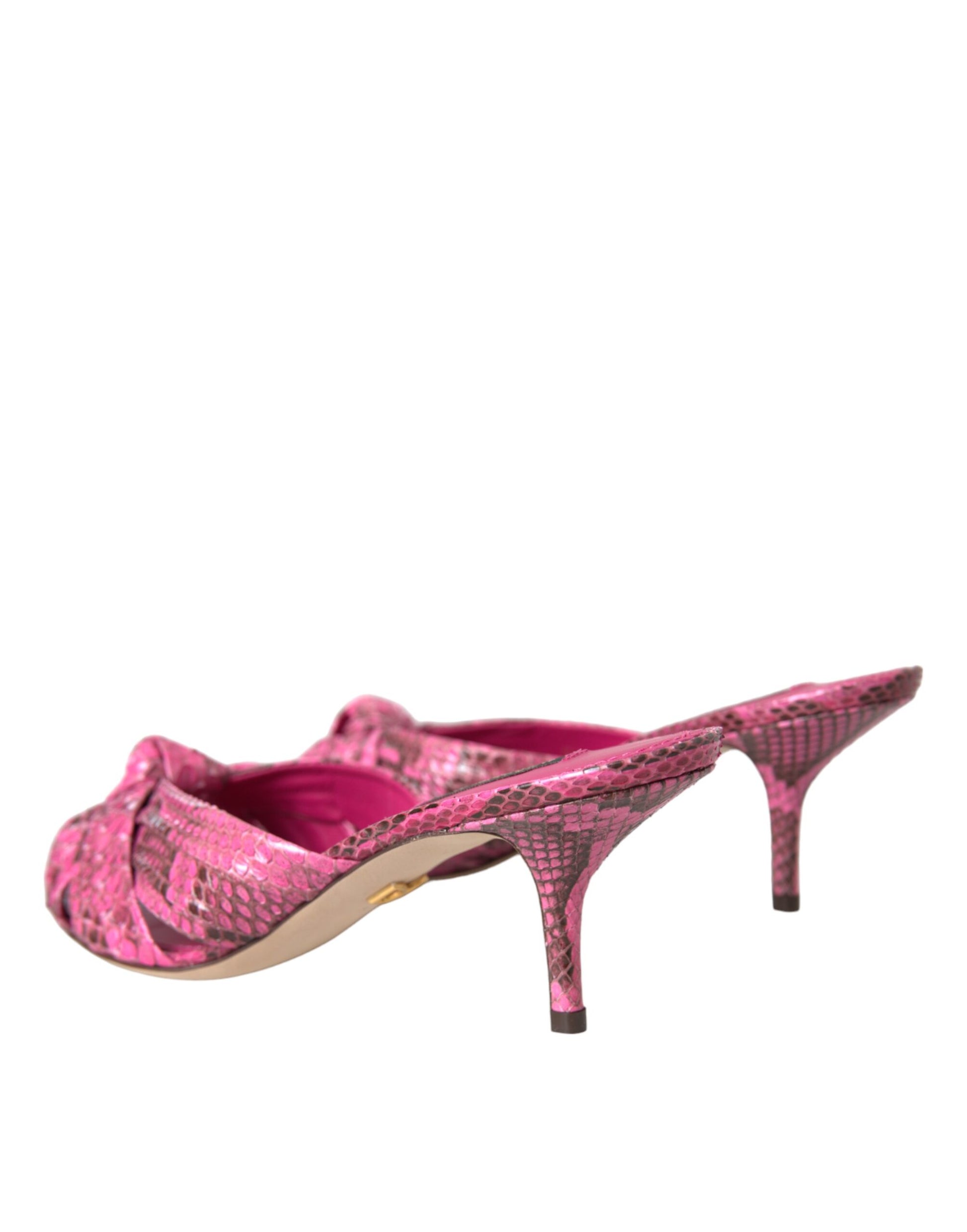 Rosafarbene Pantoletten aus exotischem Leder mit Kitten Heels