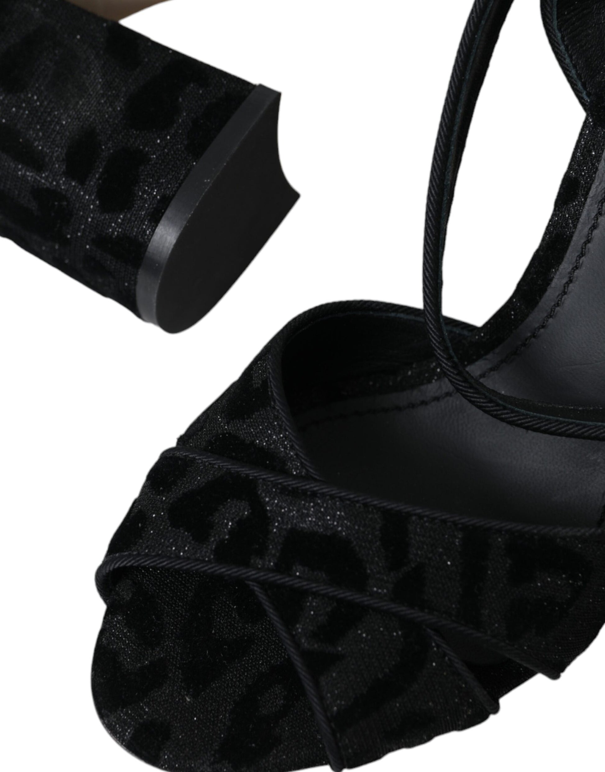 Schwarze Leoparden-Wildleder-Heels-Sandalen