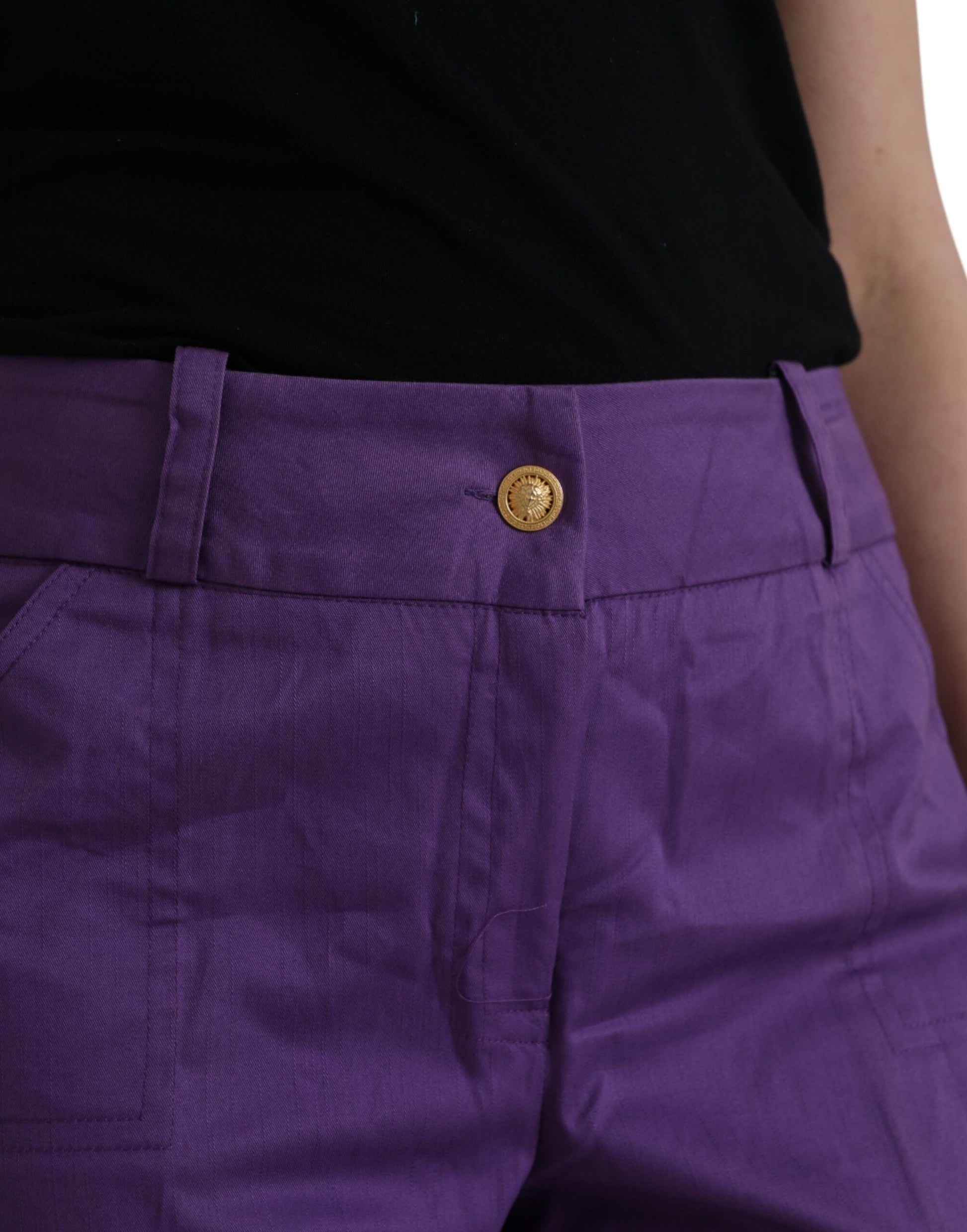 Lilafarbene, gerade geschnittene Hose aus Baumwolle mit mittlerer Taille