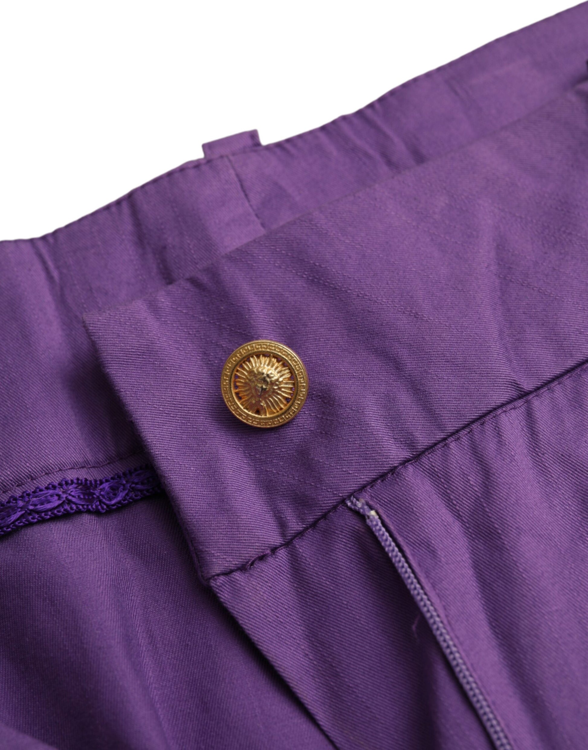 Lilafarbene, gerade geschnittene Hose aus Baumwolle mit mittlerer Taille
