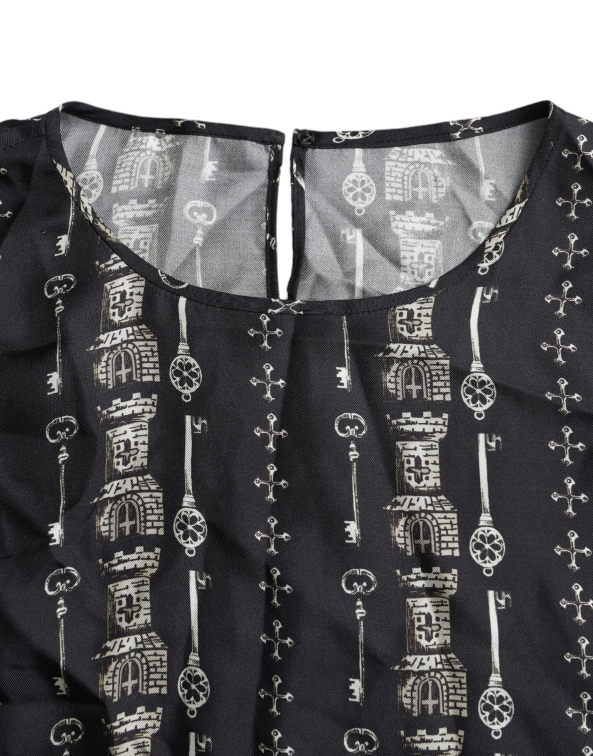 Schwarzes Seidenblusen-T-Shirt mit Key Castle-Print