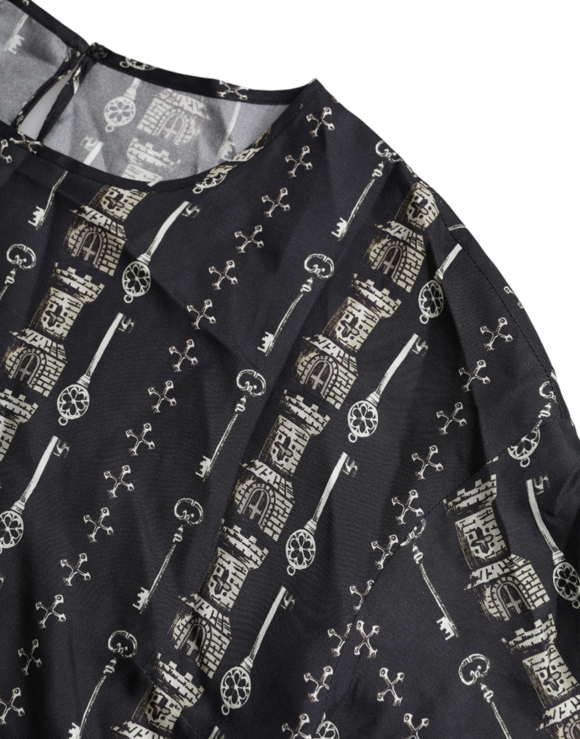 Schwarzes Seidenblusen-T-Shirt mit Key Castle-Print