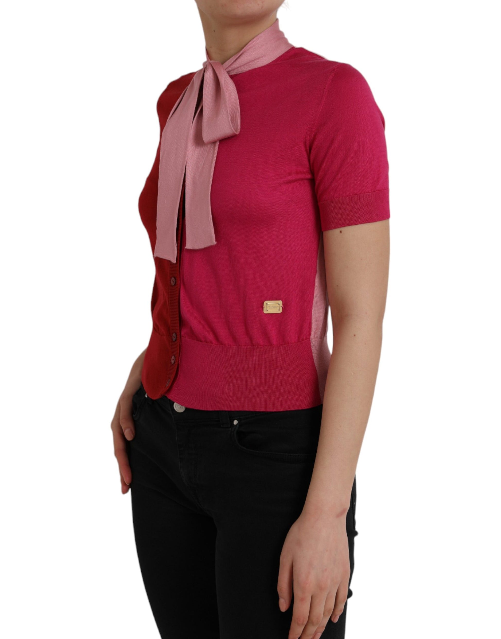 Rosafarbenes Pullover-Oberteil mit Ascot-Kragen und kurzen Ärmeln