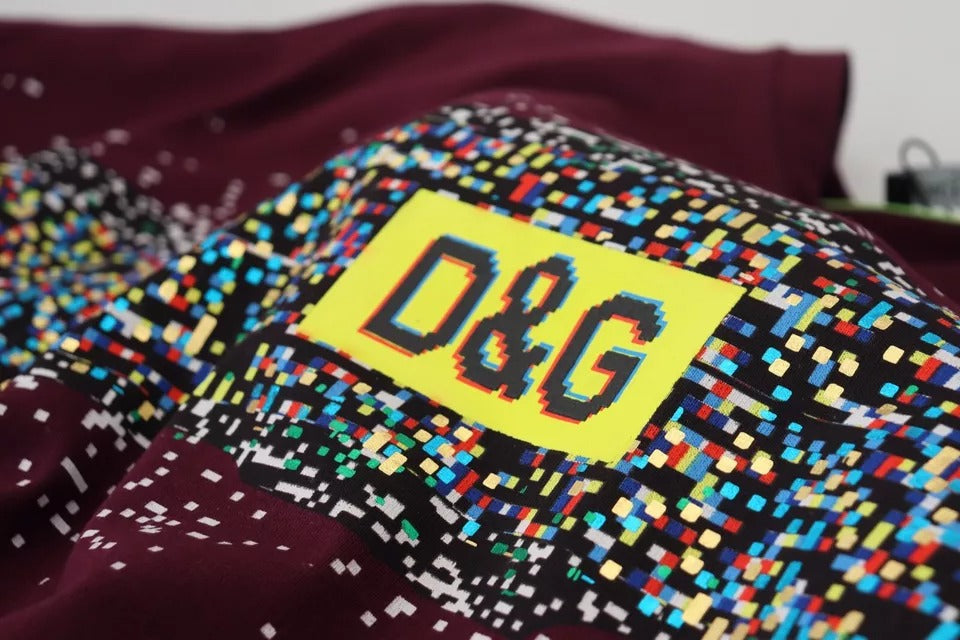 Bordeauxfarbenes Baumwoll-T-Shirt mit Rundhalsausschnitt und D&amp;G-Print
