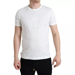 Weißes T-Shirt mit Rundhalsausschnitt und kurzen Ärmeln und geprägtem Logo