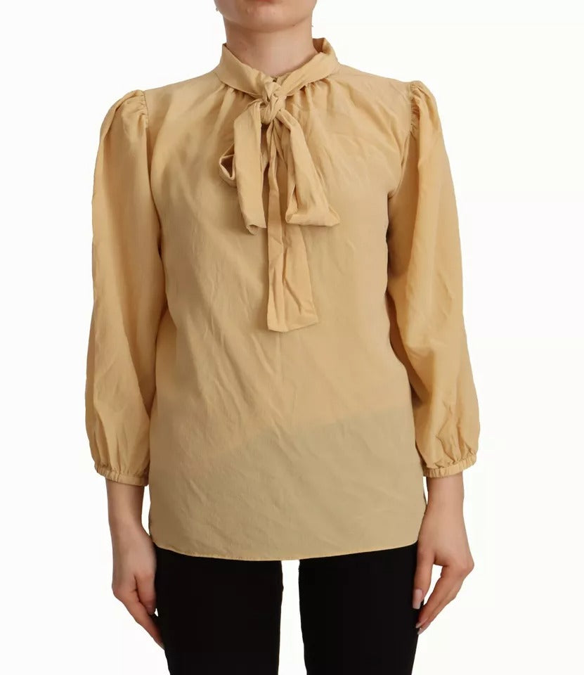 Senffarbenes Hemd mit Ascot-Kragen und Seidenbluse