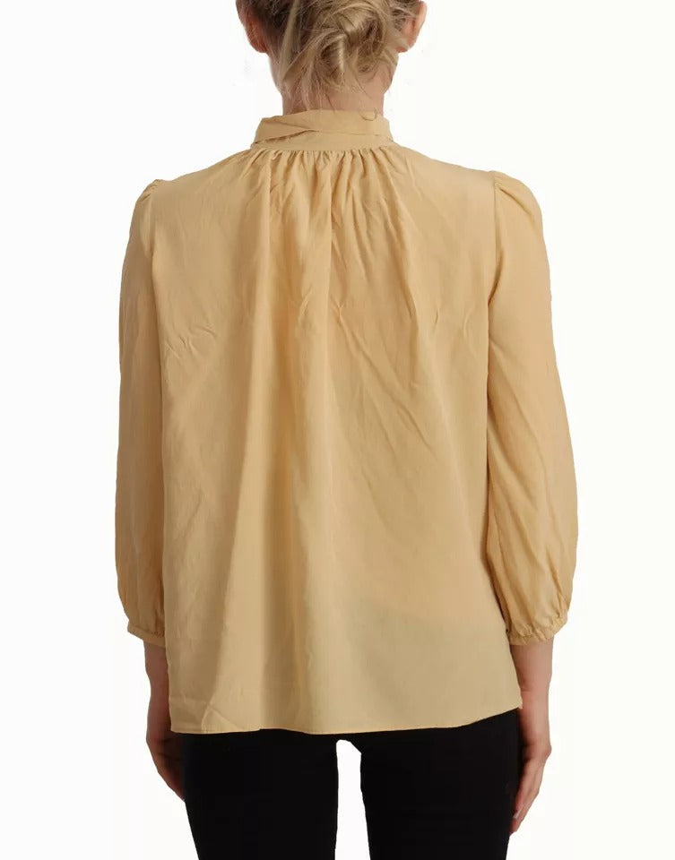 Senffarbenes Hemd mit Ascot-Kragen und Seidenbluse