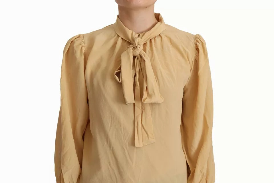 Senffarbenes Hemd mit Ascot-Kragen und Seidenbluse