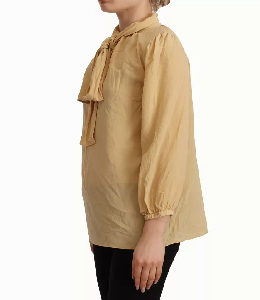 Senffarbenes Hemd mit Ascot-Kragen und Seidenbluse