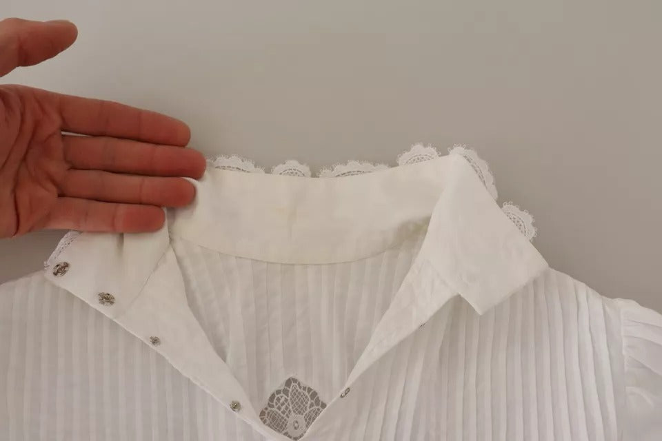 Weiße Bluse mit Rollkragen und Spitzenbesatz aus Baumwolle