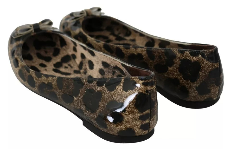 Braune Ballerinas aus Leder mit Leopardenmuster