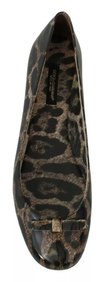 Braune Ballerinas aus Leder mit Leopardenmuster