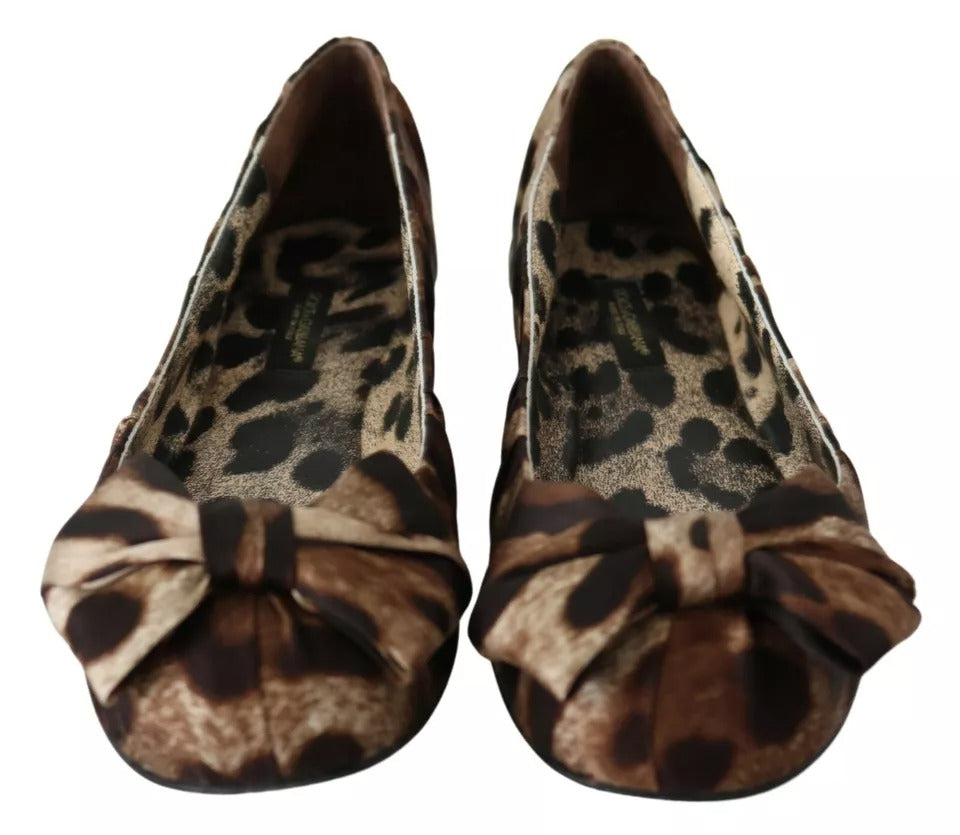 Braune Ballerinas aus Seide mit Leopardenmuster