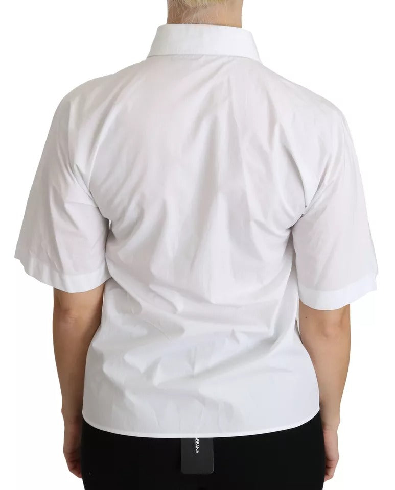 Weißes Poloshirt mit Kragen und kurzen Ärmeln