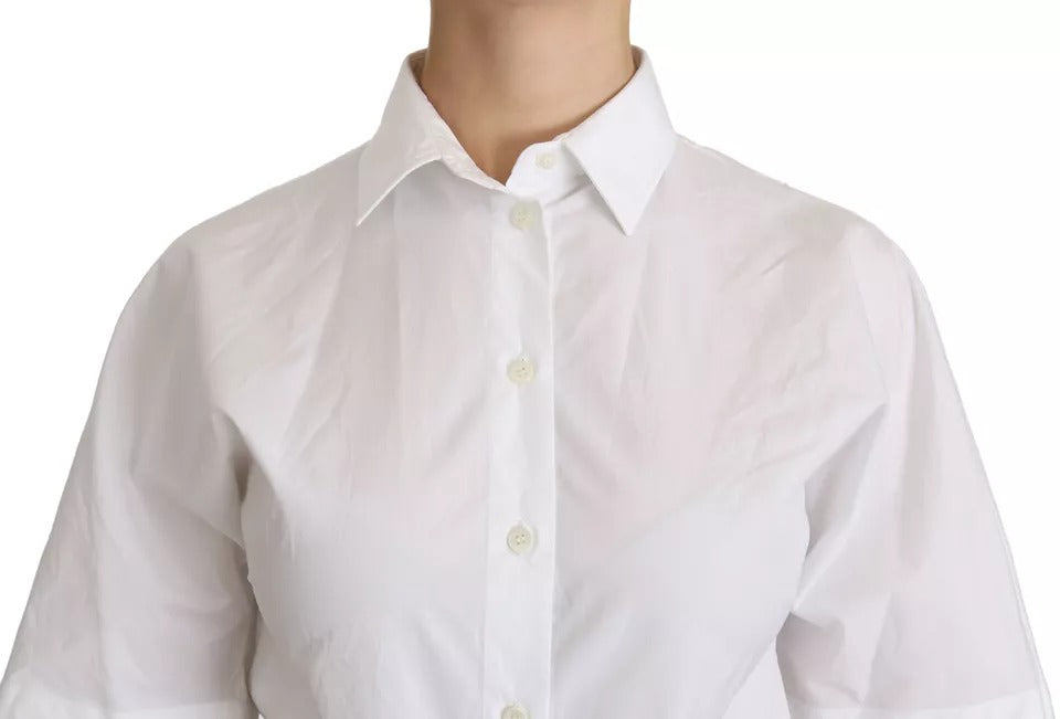 Weißes Poloshirt mit Kragen und kurzen Ärmeln
