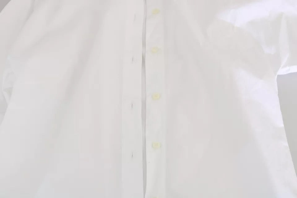 Weißes Poloshirt mit Kragen und kurzen Ärmeln