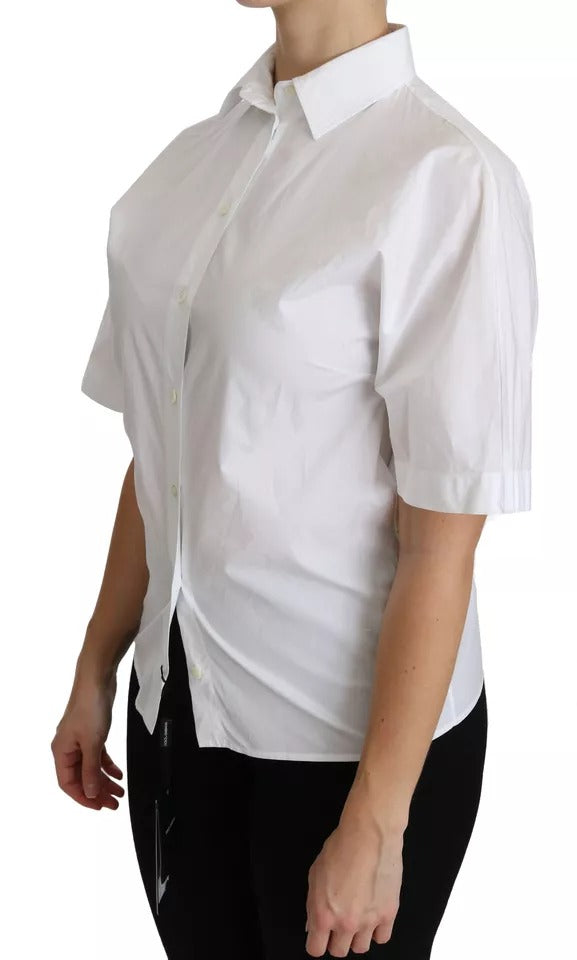 Weißes Poloshirt mit Kragen und kurzen Ärmeln