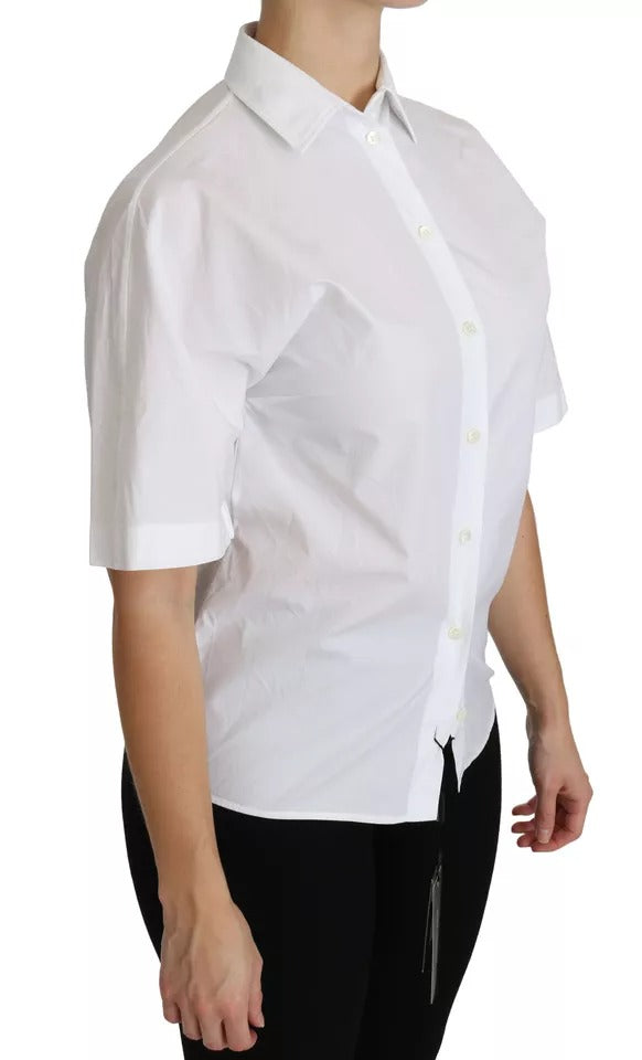 Weißes Poloshirt mit Kragen und kurzen Ärmeln
