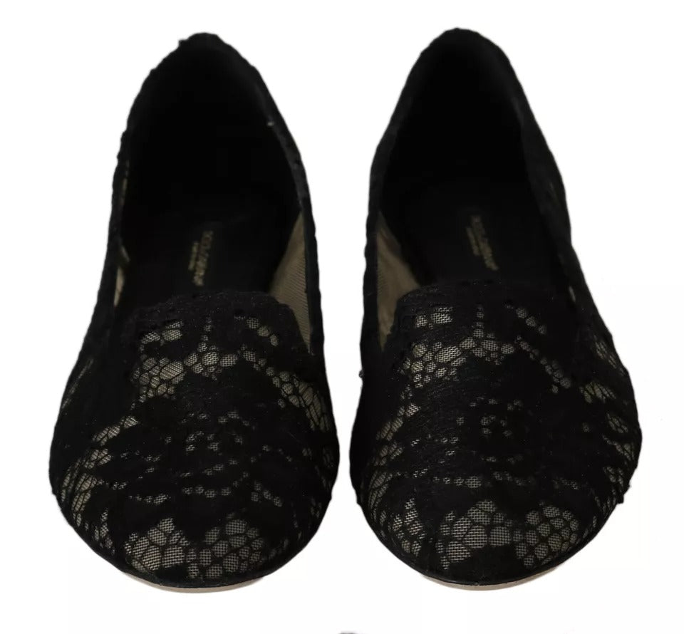 Schwarze Loafer mit Blumenspitze