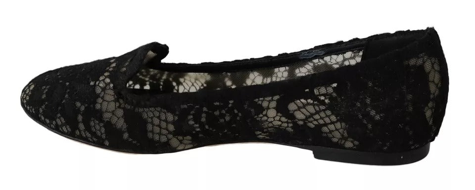 Schwarze Loafer mit Blumenspitze