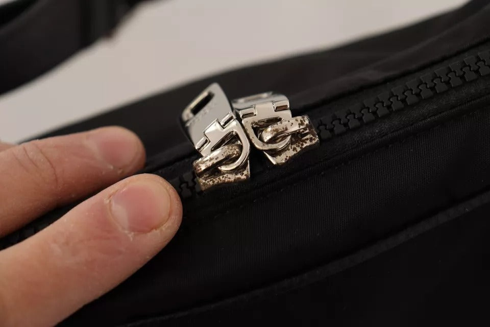 Schwarze Messenger-Umhängetasche aus Nylon und Leder mit DG-Logoaufnäher