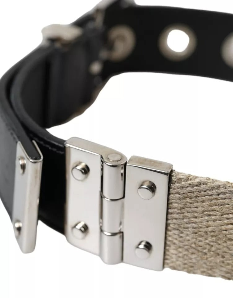 Schwarzer Ledergürtel mit beigefarbenem Riemen und silberner Metallschnalle