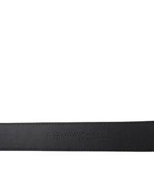 Schwarzer Gürtel aus exotischem Leder mit goldener Metallschnalle