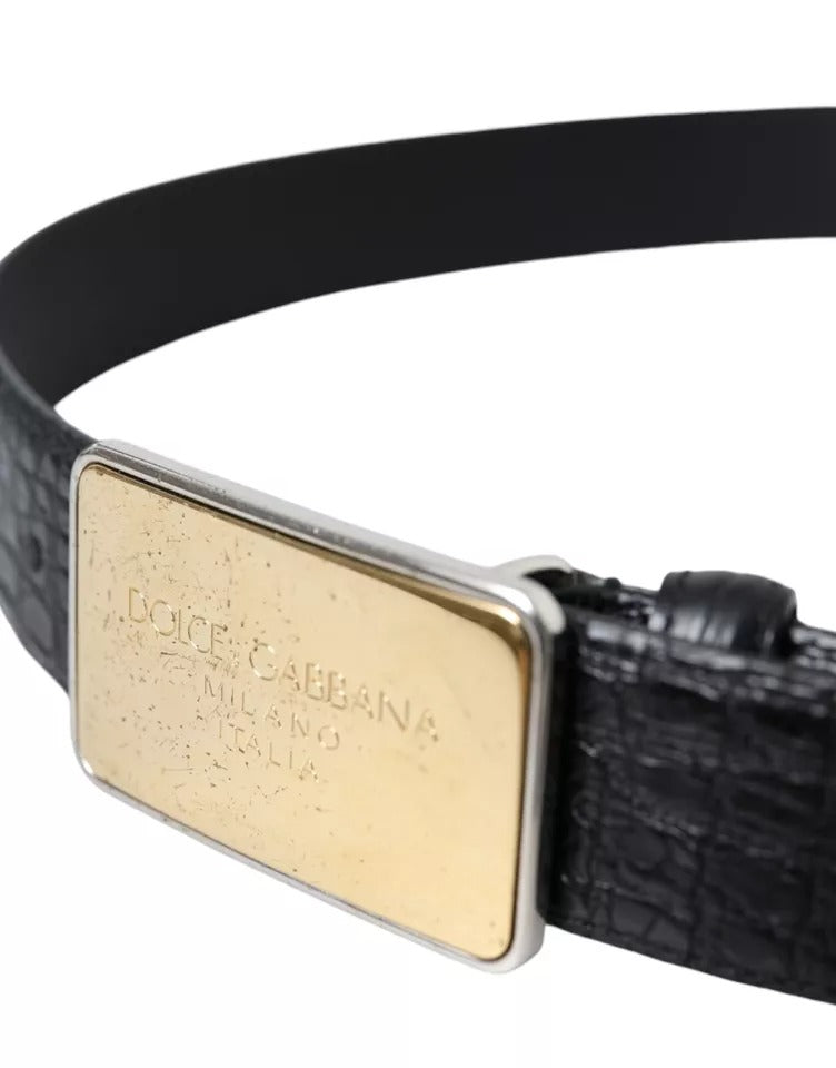 Schwarzer Gürtel aus exotischem Leder mit goldener Metallschnalle