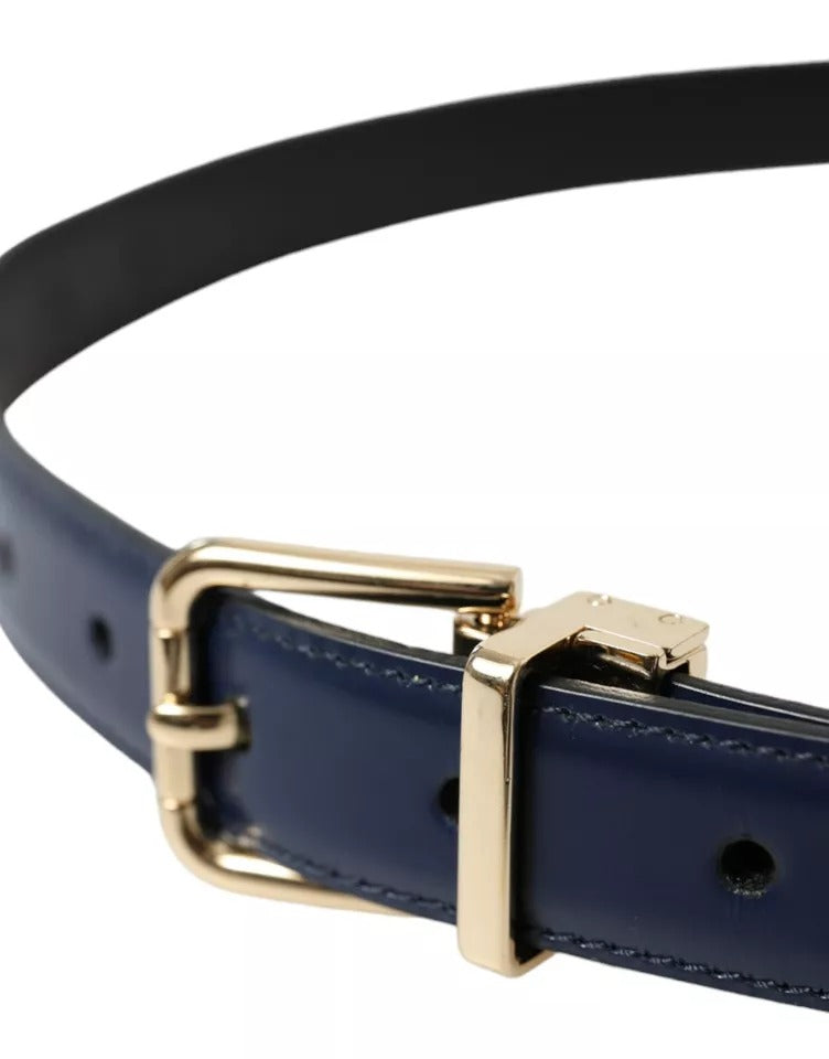 Blauer Ledergürtel mit goldener Metallschnalle für Herren