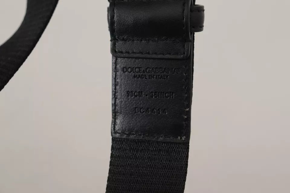 Blau-schwarzer Gürtel mit Logo-Print und silberner Schnalle