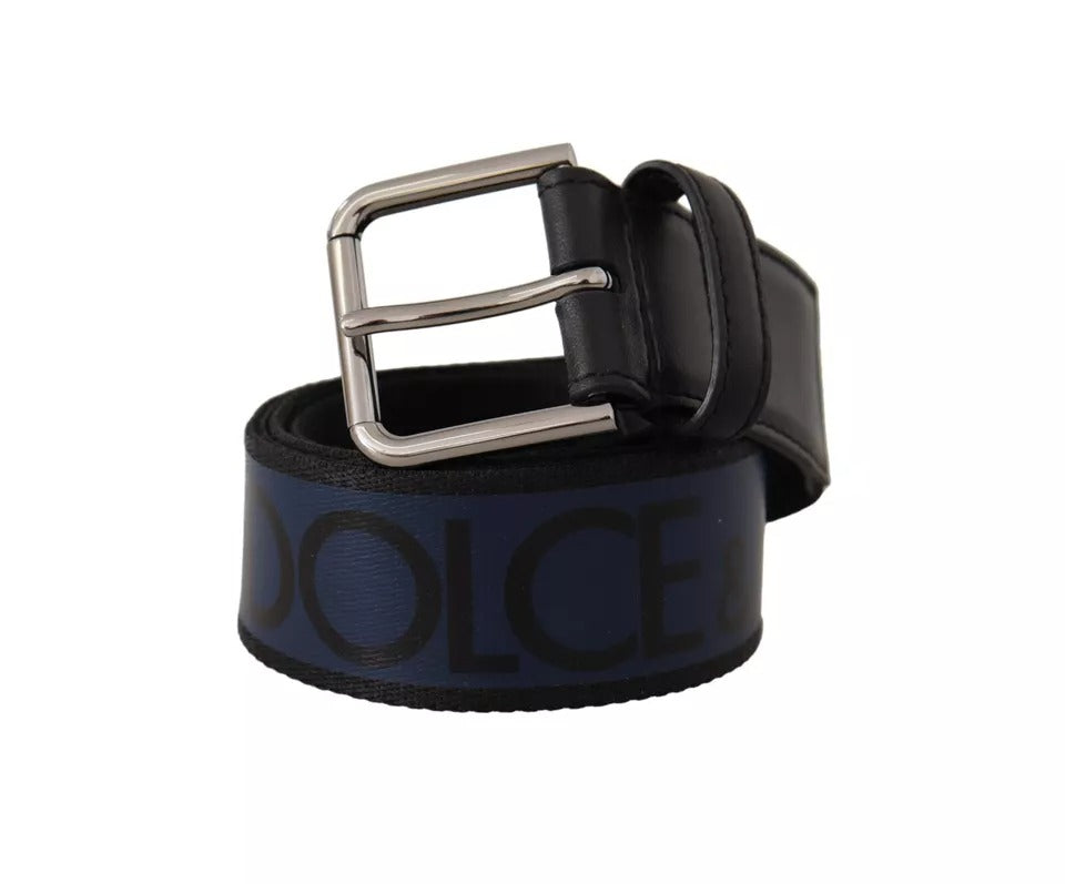 Blau-schwarzer Gürtel mit Logo-Print und silberner Schnalle