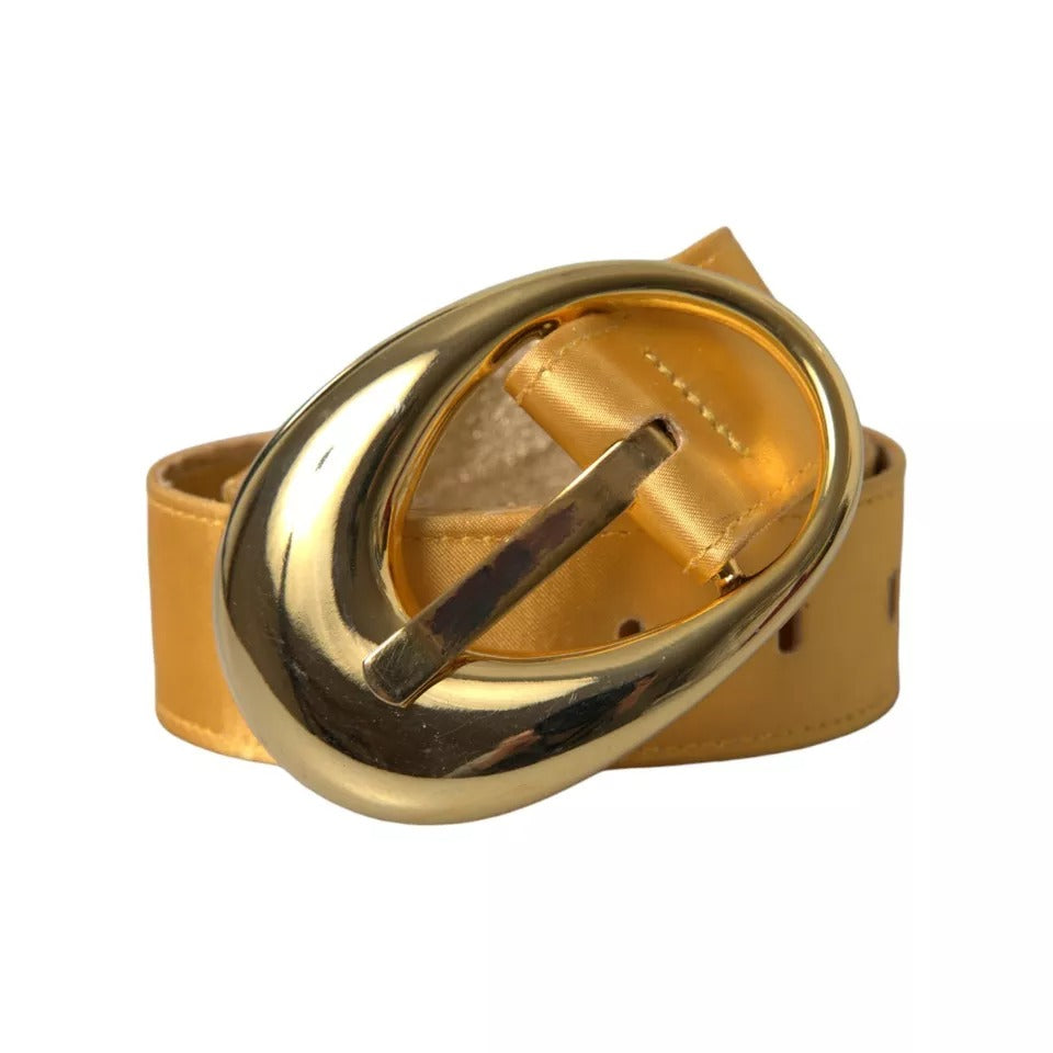 Goldfarbener Satin-Ledergürtel mit ovaler Metallschnalle