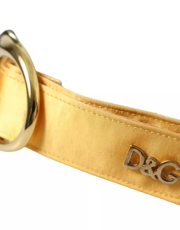 Goldfarbener Satin-Ledergürtel mit ovaler Metallschnalle