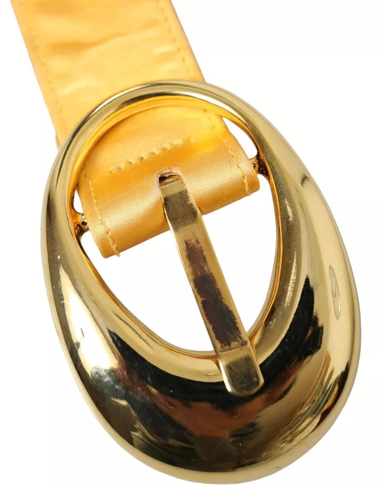 Goldfarbener Satin-Ledergürtel mit ovaler Metallschnalle