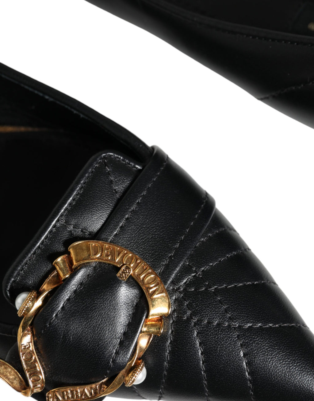 Schwarze flache Schuhe „Devotion“ aus Leder mit spitzer Zehenpartie