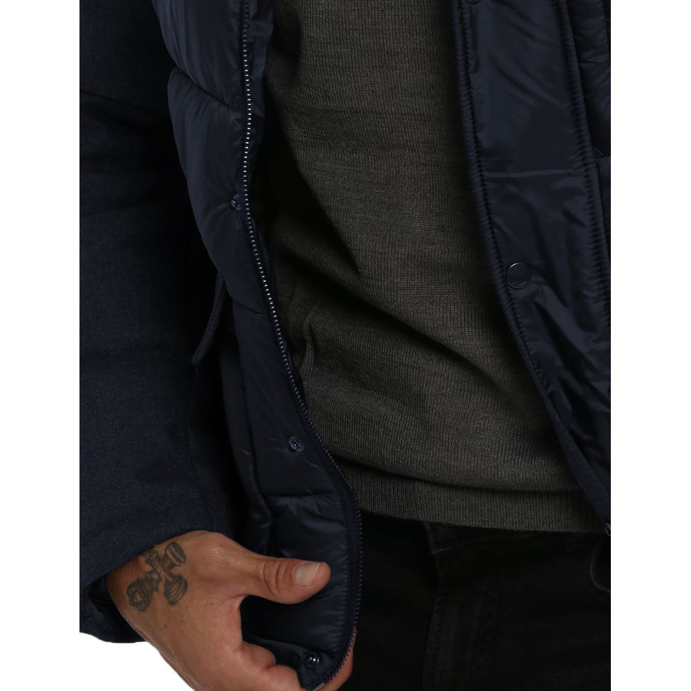 Blaue Polyesterjacke