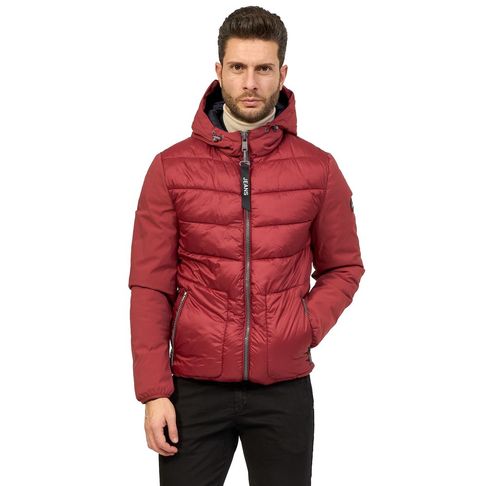 Rote Nylonjacke