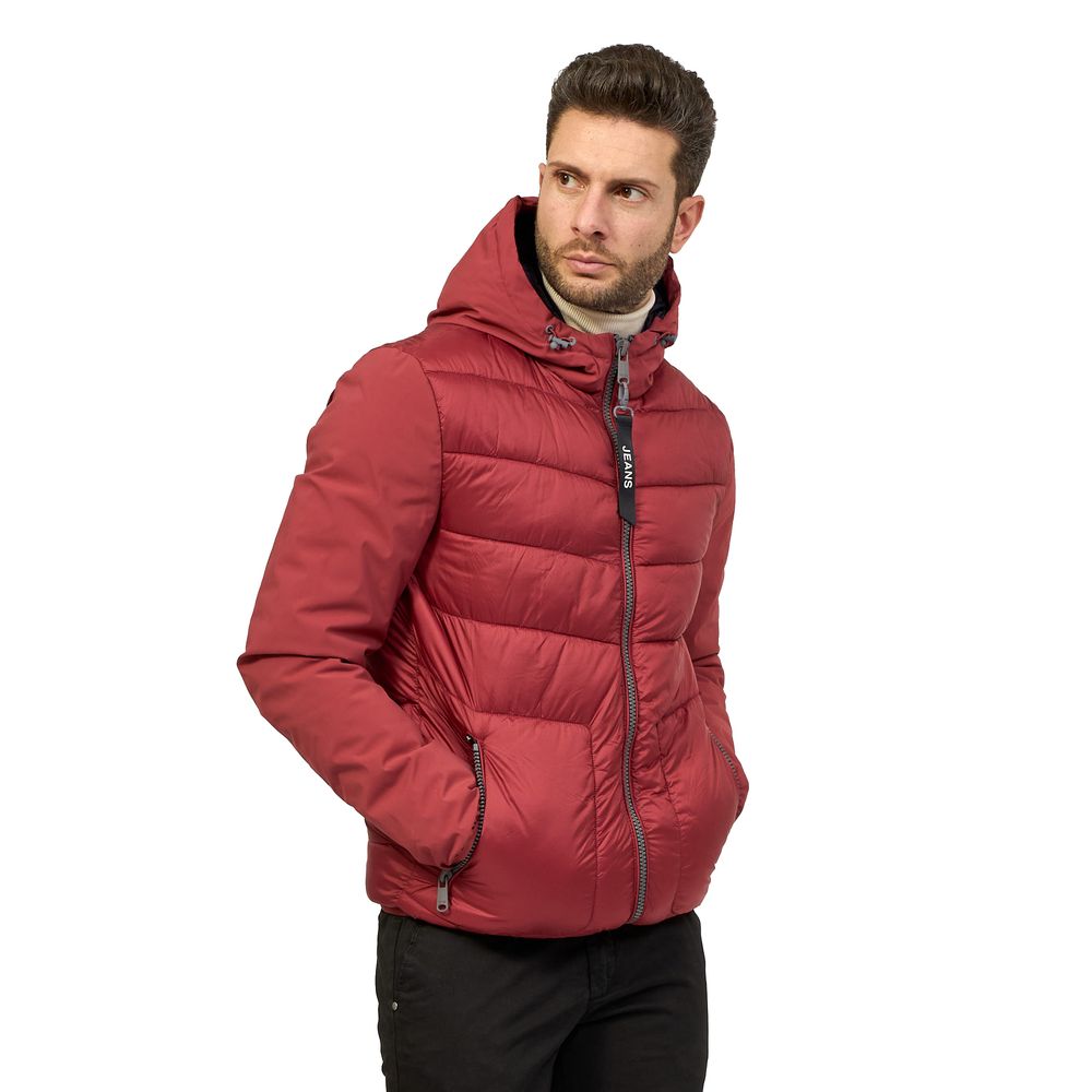 Rote Nylonjacke