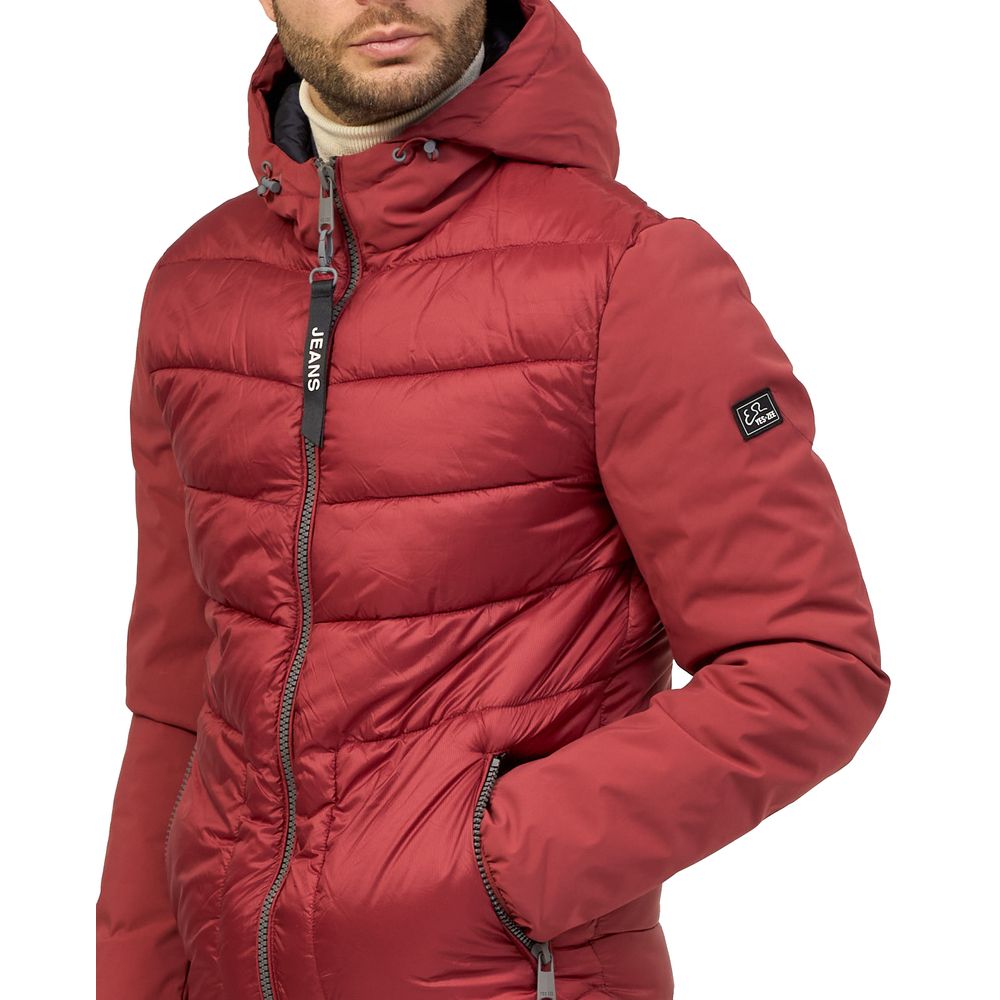 Rote Nylonjacke